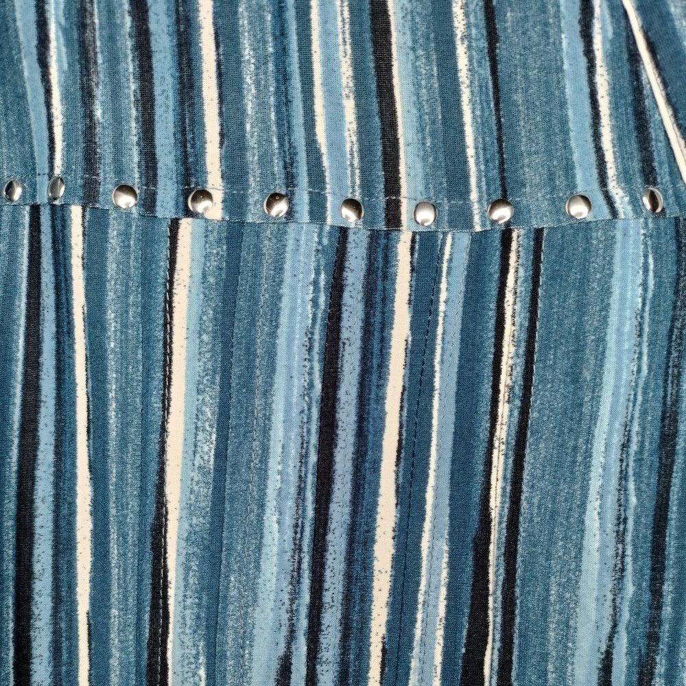 NWT Cocomo Plus Size 1X Blue Stripe Print Studded Pintuck 3/4 Sleeve Blouse Top - Picture 3 of 7